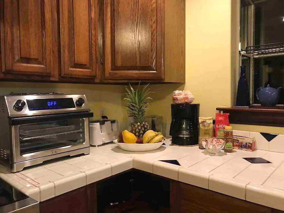 Hawaii Tropical Volcano mansion + Sauna Hilo