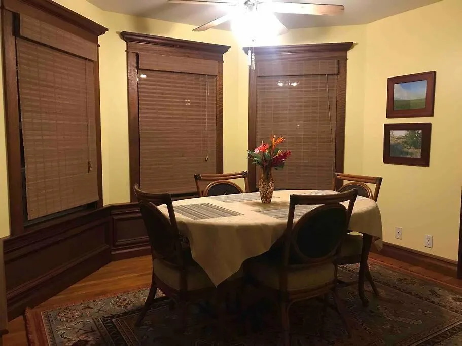 Hawaii Tropical Volcano mansion + Sauna Hilo