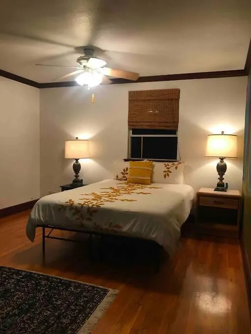 Hawaii Tropical Volcano Mansion + Sauna 힐로 0*,  미국